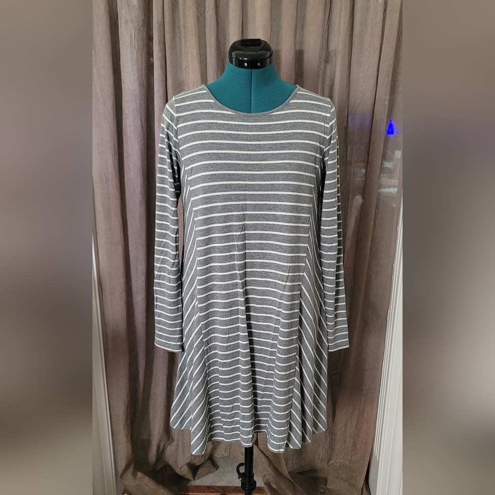 Striped Mini/Midi Dress -- Size: Medium
